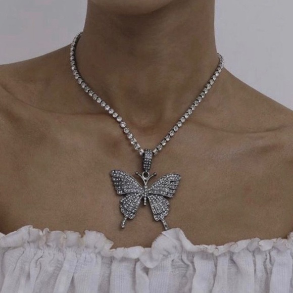 Silver butterfly rhinestone necklace chain - Picture 2 of 2